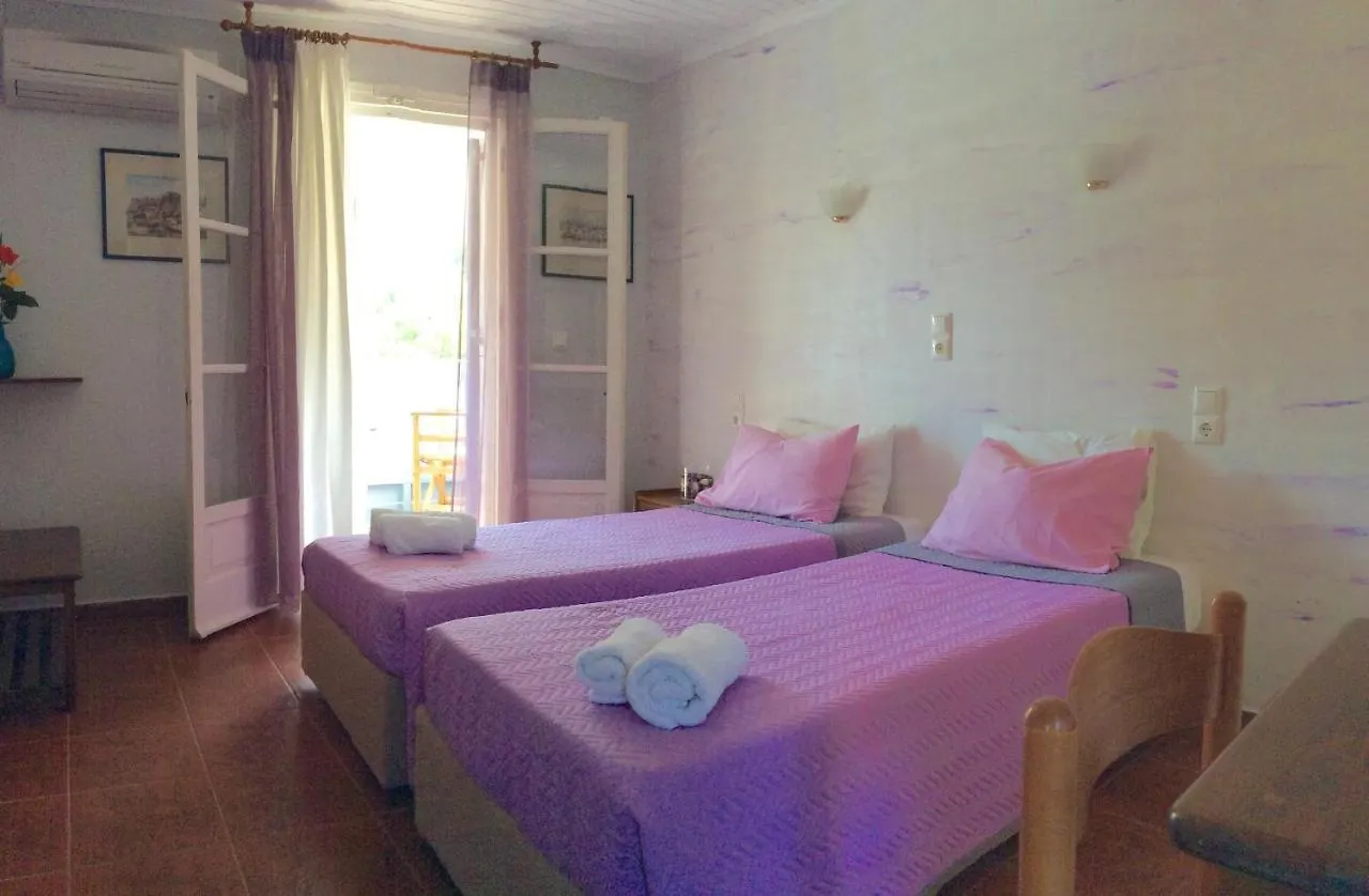 Milos Studios Lourdata  2*, Lourdata (Kefalonia)