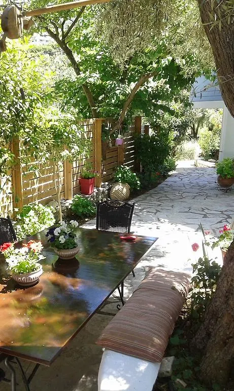 Milos Studios Lourdata  2*, Lourdata (Kefalonia) Greece